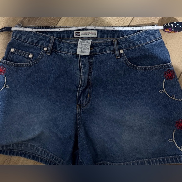 Y2K Faded Glory Embroidered Denim Women's Shorts Size 10 Missy - Picture 5 of 6